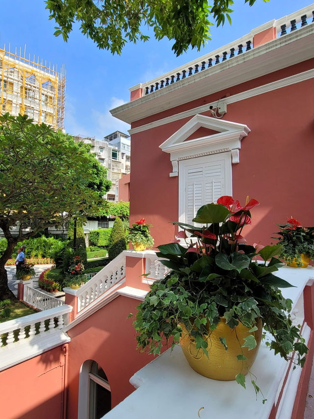 A Sunday Key: When the People's House Greets Its People