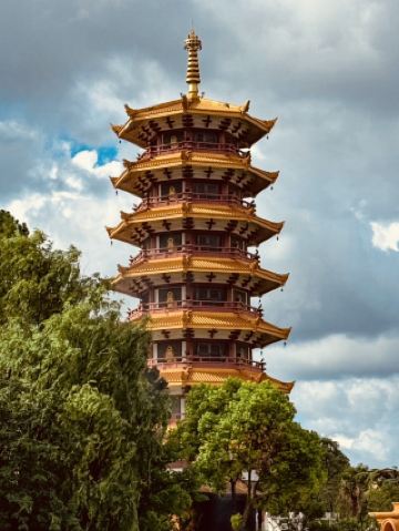 สถานที่สำคัญอันโดดเด่น: เจดีย์เจ็ดชั้นของวัดฉีเป่า