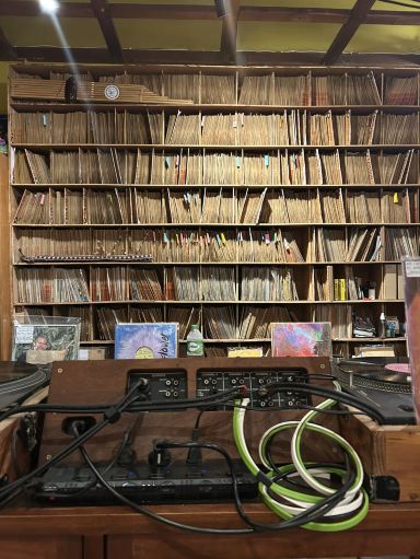 バンコク女一人旅】アフリカからアジアまで！全世界の懐かしい音楽が