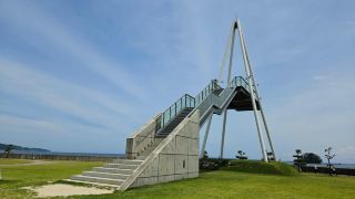 氷のない夏に出会う「氷との出会い」：人けのない漁港でのゆっくりとした散歩🏖️