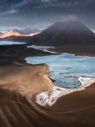 Altiplano, South America 🇧🇴🇵🇪🏔️

The Altiplano is one of the most extraordinary high-altitude landscapes on Earth—a vast plateau stretching across the Andes of Bolivia, Peru, Chile, and Argentina. Much of the region lies more than 3,500 meters above sea level, creating a landscape that feels almost otherworldly.

Here, endless golden plains meet snow-covered volcanoes, turquoise lagoons, dramatic mountains, and ancient villages. The famous Salar de Uyuni in Bolivia, the world’s largest salt flat, is one of the Altiplano’s most iconic sights. Nearby, colorful lagoons such as Laguna Colorada are surrounded by flamingos and volcanic landscapes.

Lake Titicaca, sitting at around 3,812 meters, is another remarkable part of the region. The combination of thin mountain air, intense sunlight, huge skies, and remote landscapes gives the Altiplano a truly surreal atmosphere.

The region is also home to Aymara and Quechua communities, whose traditions, textiles, agriculture, and way of life have endured for centuries.

✨ Why visit the Altiplano?

· 🏔️ Incredible high-altitude Andean scenery
· 🧂 Salar de Uyuni and its mirror effect after rain
· 🌋 Snow-capped volcanoes
· 🦩 Flamingos around colorful lagoons
· 🌌 Exceptional stargazing
· 🛖 Indigenous villages and ancient traditions
· 📸 Some of South America’s most surreal landscapes
