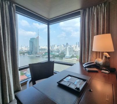 The Peninsula Hotels — Sophisticated Luxury and Relaxing Comfort in a Classic Setting.