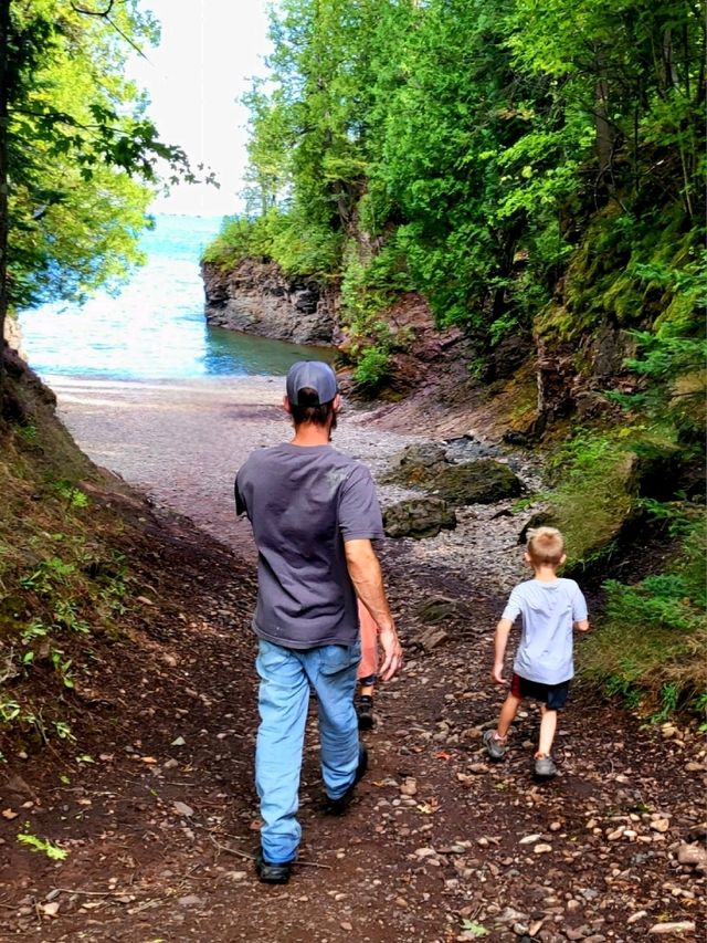 Exploring the Black Rocks and crystal clear water of Lake Superior