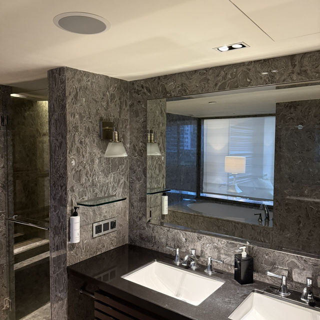 Mandarin Oriental Jakarta Superior Suite
