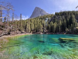 청록빛 속에서의 고요한 시간｜그래시 레이크(Grassi Lakes) 가벼운 하이킹.