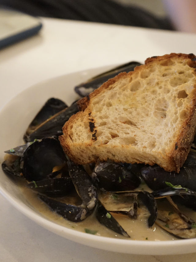 Boston | The must try seafood restaurant with good mussels