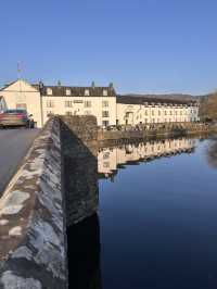 The bridge at the bottom of the lake 