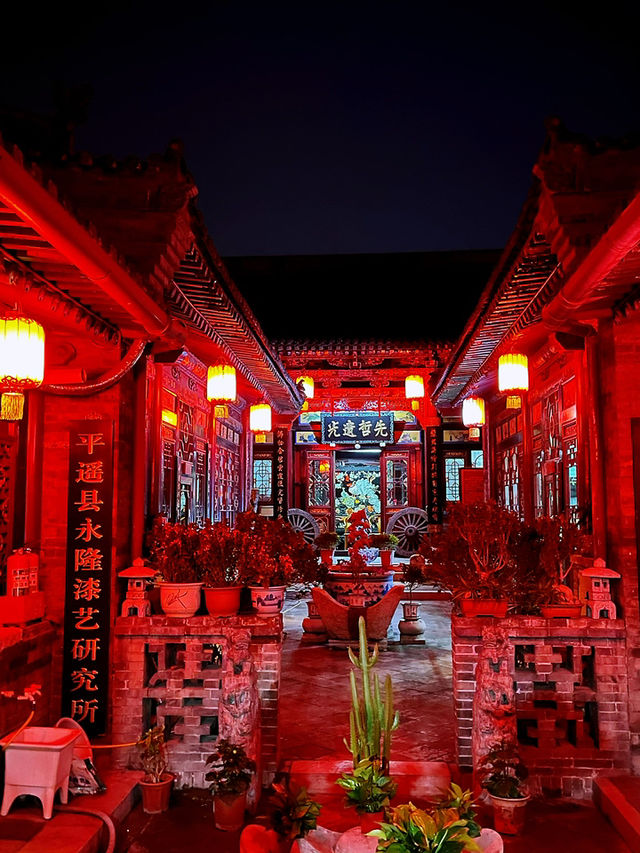 Pingyao After Dark: Lanterns, Neon & a Surprise Gold Fix