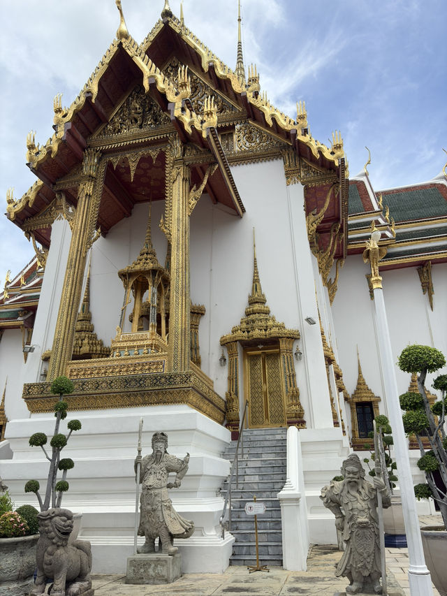 Exploring Bangkok: A City of Contrasts 🇹🇭✨