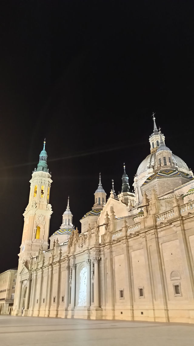 📍 Zaragoza by Night – Illuminated Landmarks & Lively Tapas Streets 🌙✨