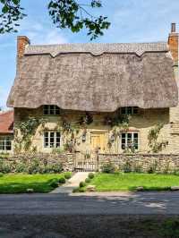 🏡 Cotswold Cottage: A Timeless Escape into English Country Charm 🌸