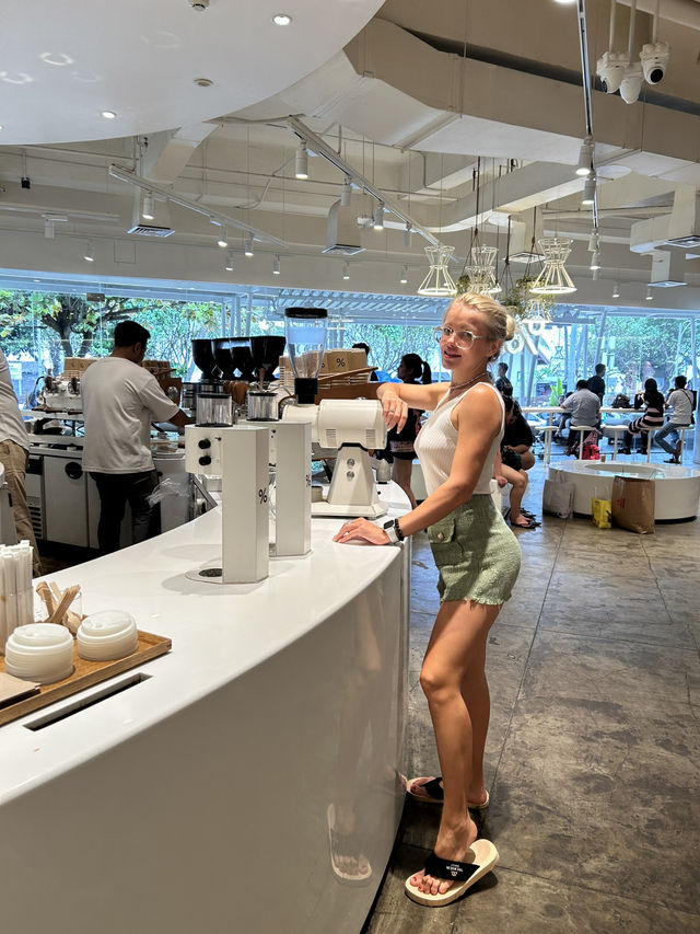Cosy delicious coffee place in Bali 