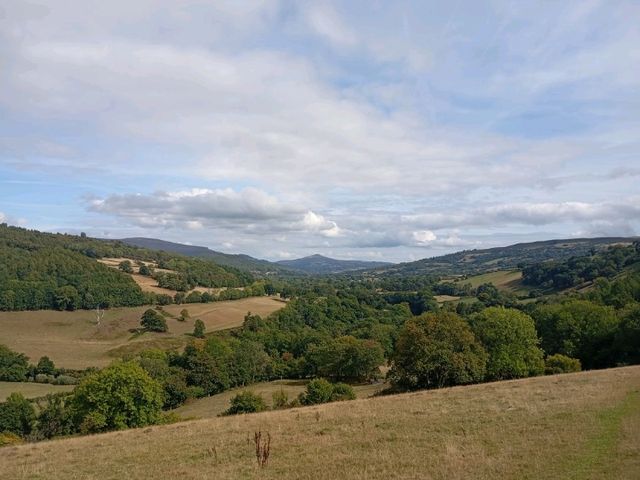 A walk to the summit of Tor y Foel starting in Talybont on Usk