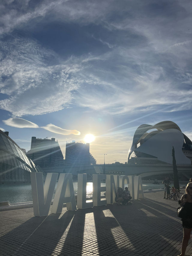 Valencia: Color, Culture & Mediterranean Style 🎨☀️🌊 Valencia: Color, Culture & Mediterranean Style 🎨☀️🌊