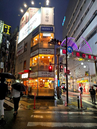 東京之夜：新橋後巷的Cyberpunk漫遊路線。