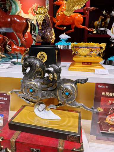 安物の磁石は忘れよう：中国の高級液体金属カルトを発見した | Trip