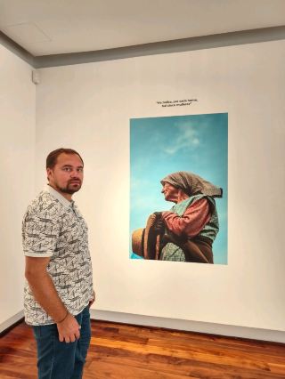 페롤에서 열리는 'HABITAR O BALEIRO' 전시회。