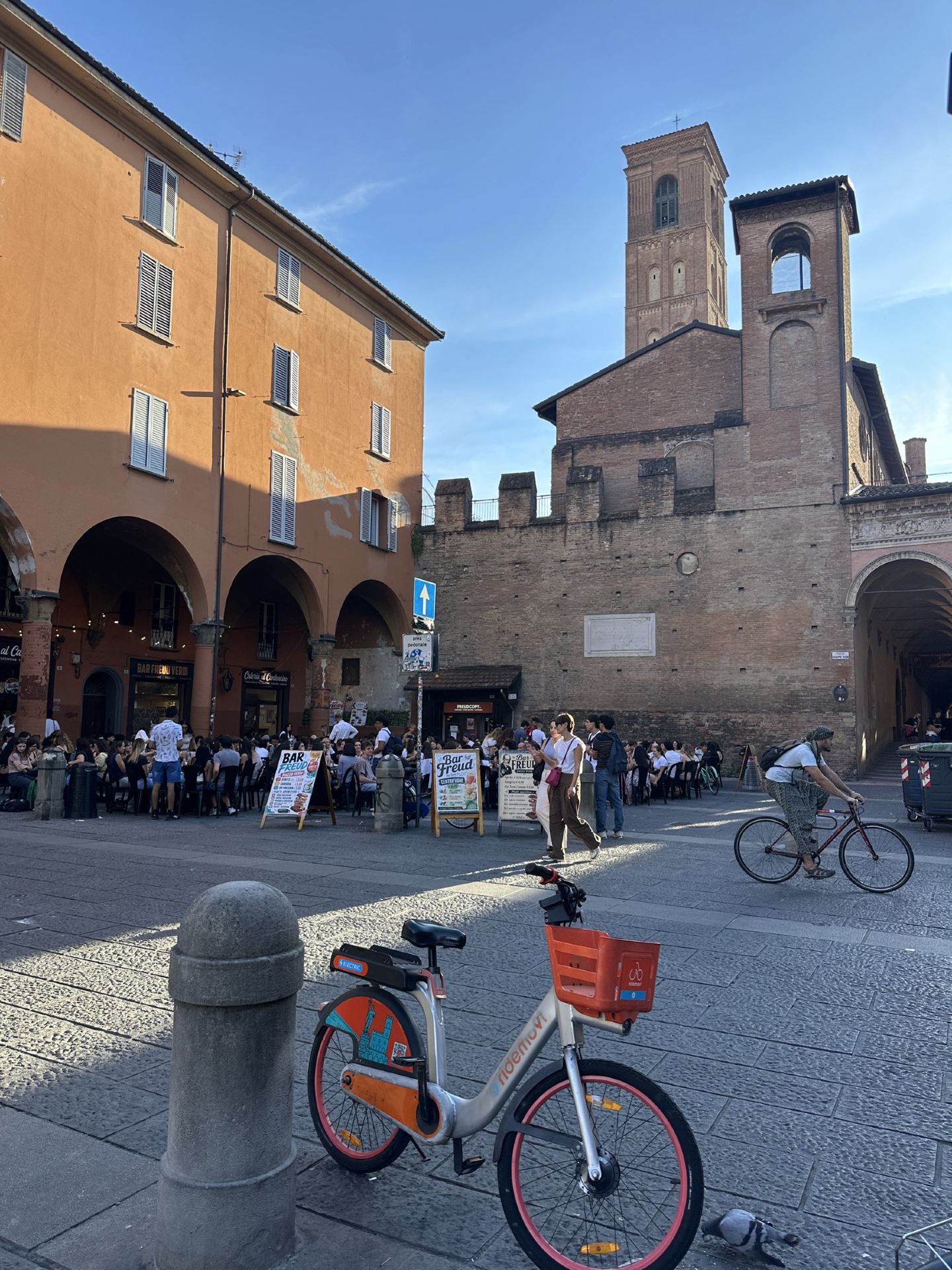 🇮🇹 Bologna: Medieval towers, hidden canals, and the oldest university
