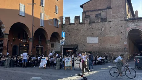 Bologna: Menara Abad Pertengahan, Kanal Tersembunyi, dan Universitas Tertua — traveler post in Emilia-Romagna
