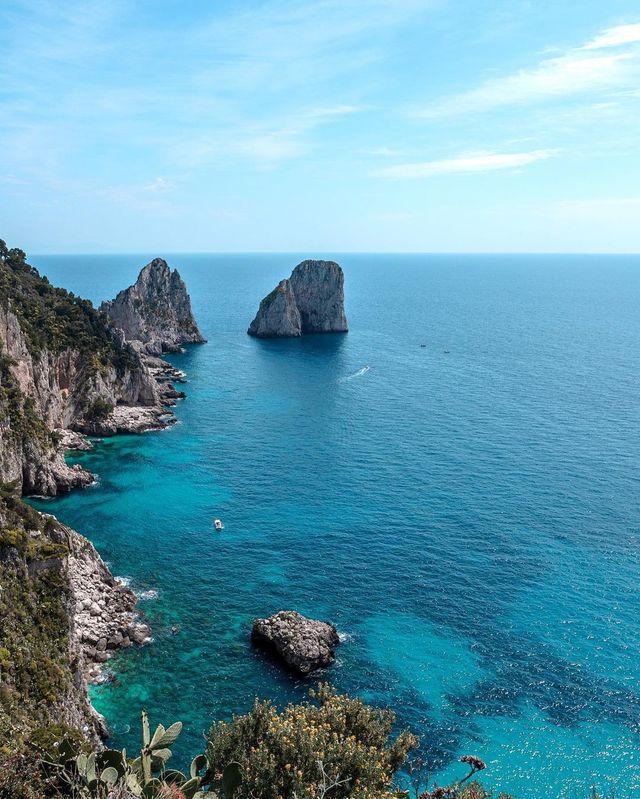 The Magical Isle of #Capri: Soaked in Blue 💙