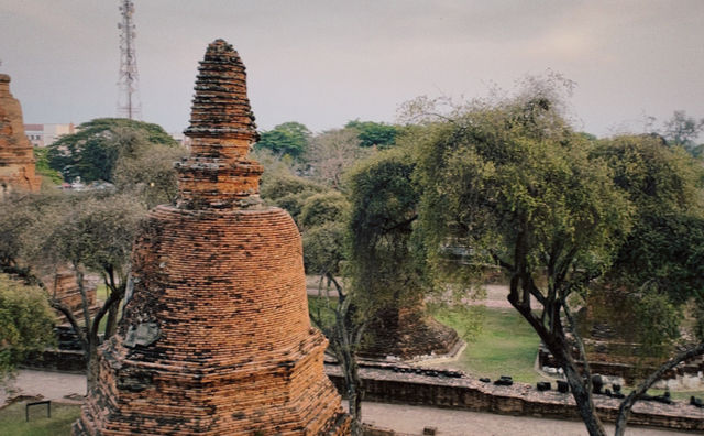 The capital of the Thai Ayutthaya Dynasty, with over 600 years of palace ruins and more than 200 preserved ancient pagodas.