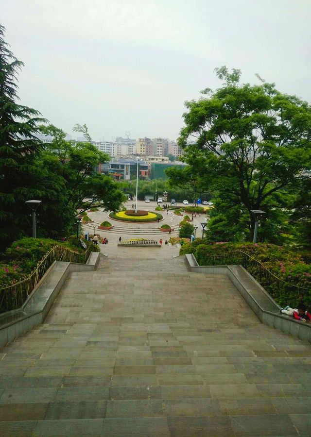 曲靖滨河公園——風景美如畫，散步遛娃好去處！