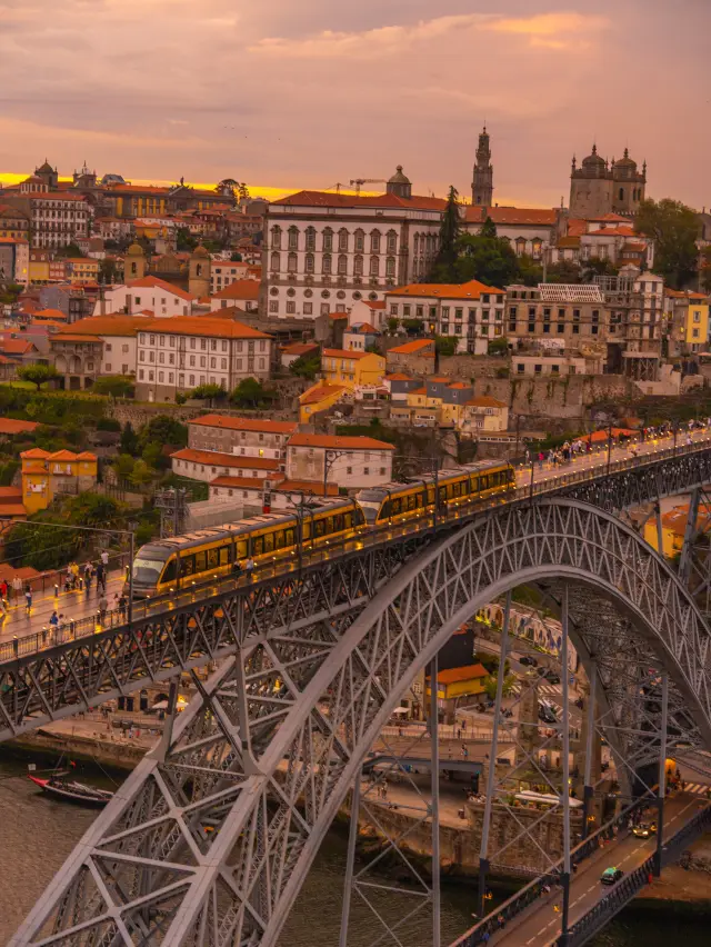 Endless summer, Porto sunset train