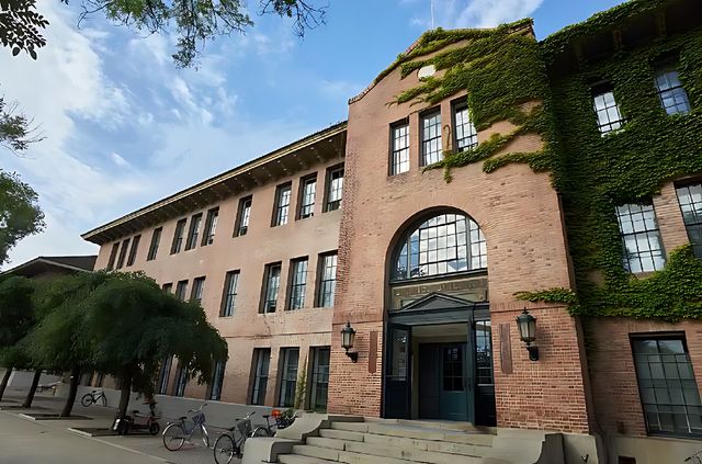 清華大學：百年名校的學術聖地