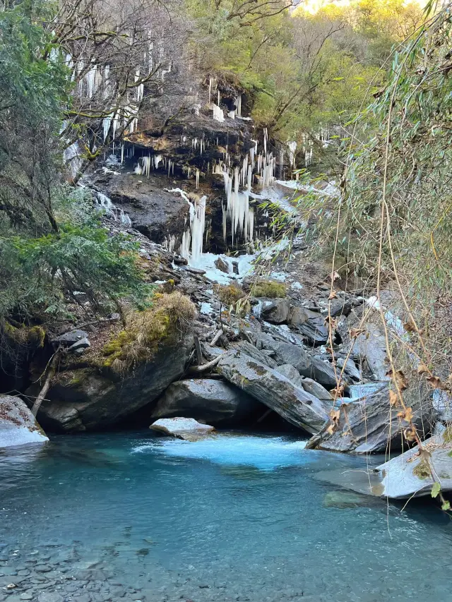 Two hours around Chengdu｜Child-friendly! Cross the stream to see the ice waterfall|||