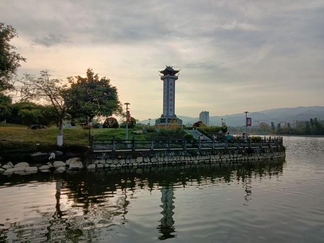 弄莫湖公園