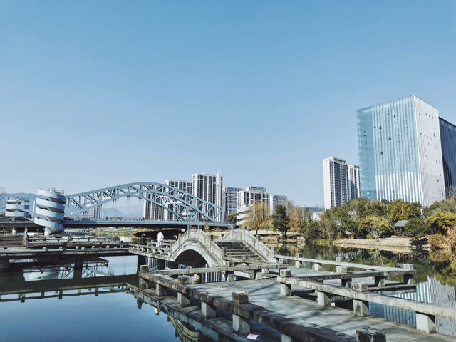 臨海 你玩得可真花啊丨春天的洛河公園可太適合曬太陽跑步啦