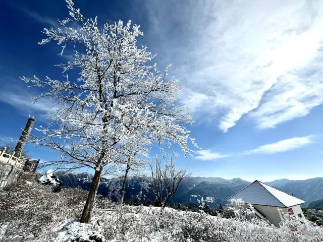 Jiangnan Tianchi: A Playground Paradise Amidst Mountains and Waters