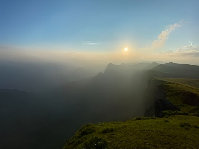 地球的邊緣：涼山州雷波龍頭山大斷崖