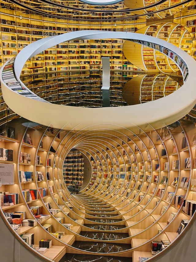 打卡深圳最美書店，仿彿置身於盜夢空間