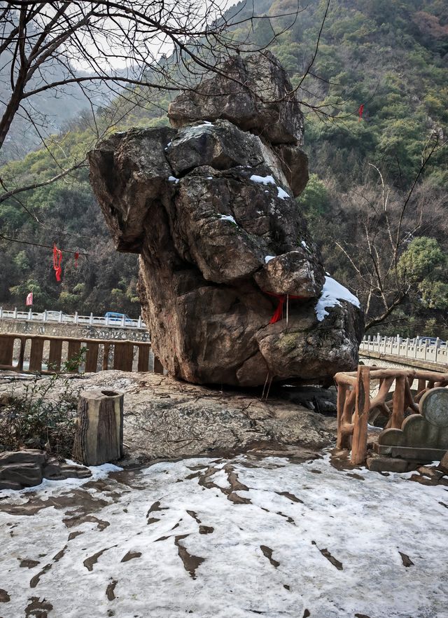 太白山：太白廟，神功石