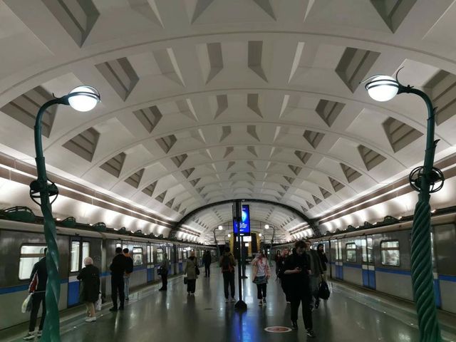 Exploring Magnificent Moscow Metro Stations 🚇