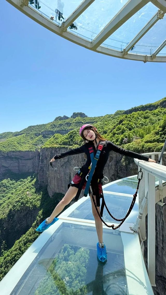不如松綁，在空中隨意飄揚寶泉崖天下夠勁兒