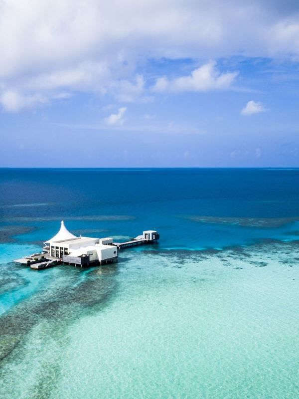 🏝️ Maldives Magic: Top Picks for Luxe Island Stays 🏝️