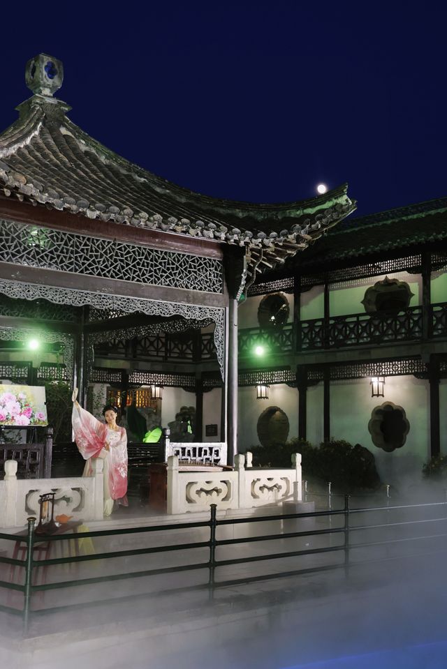 夜遊何園，別具一番風景