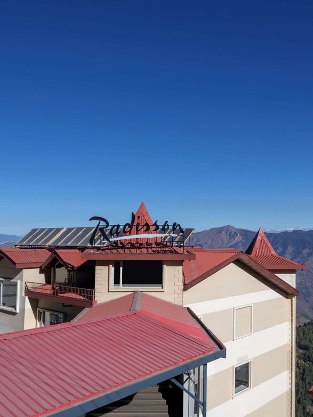 🌄 Shimla's Scenic Splendor: Radisson Kufri Stay 🏨✨