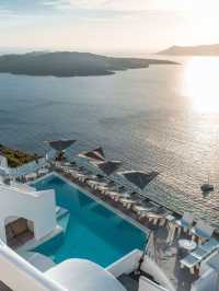 🌅 Santorini Serenity: Infinity Pools & Sunset Views 🍹