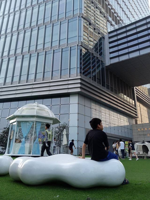 雲上369米高空遛娃恐高的別來哈