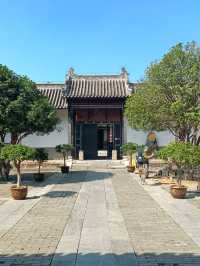 全國重點文保單位，中國唯一完整保存至今的清代知府衙門。南陽府衙始建於元朝，距今已有七百五十多年歷史。