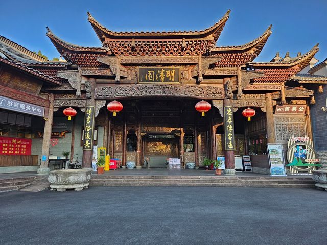 穿越百年流光歲月，品鑒明清文化瑰寶。