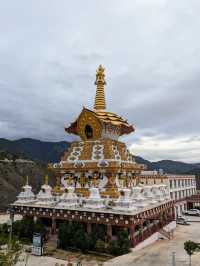 嘎丹桑批羅布岭寺：康巴藏區的佛教藝術殿堂。