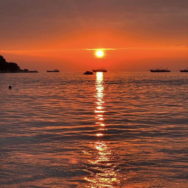 " Sunset Splendor at La Jolla Cave: A Mesmerizing Spectacle"