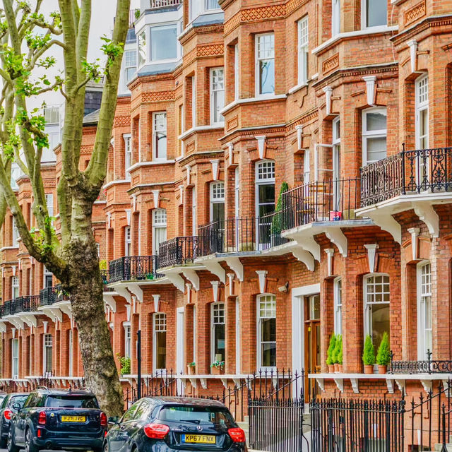 Duke of York square : King's Road City walk stroll.