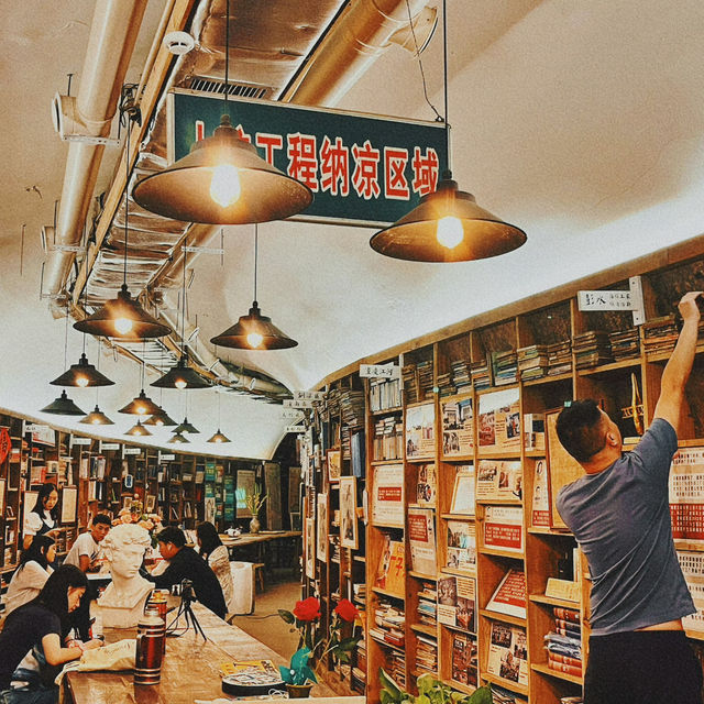 在黃桷坪｜為了這個書屋，你可以專門去一趟重慶。老闆若不在，請自助。