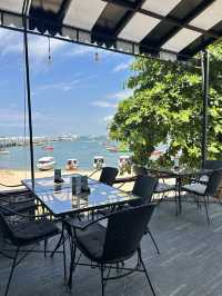 芭堤雅度假意外發現的海景餐廳。