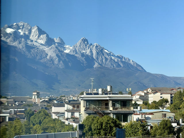 麗江 | 聽說這裡不出門就能看到日照金山。。